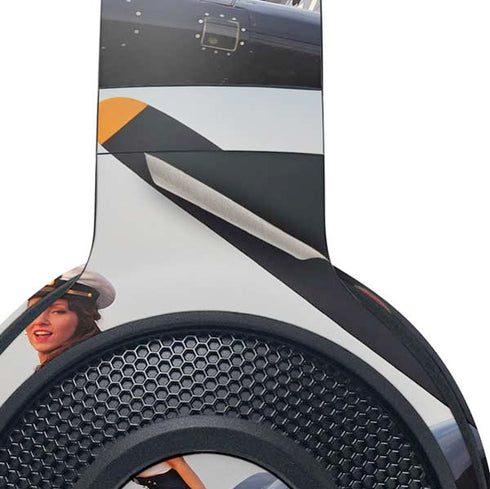 1940s Navy Pin-Up Girl On Corsair Fighter Plane Razer Kraken X Skin